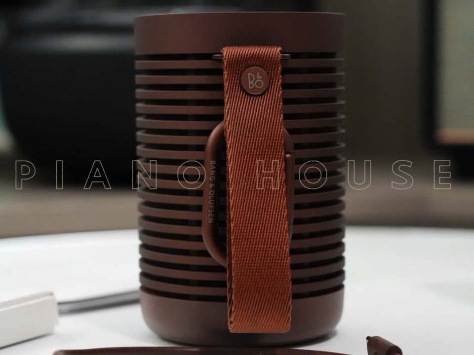 Cận cảnh Loa B&O Beosound Explore (Chestnut) tại Piano House